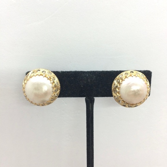 VINTAGE NETTIE ROSENSTEIN CLIP ON EARRINGS FAUX PEARL RHINESTONES GOLD TONE - Picture 1 of 17